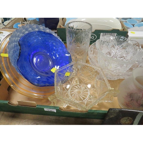 79 - Four trays of assorted ceramics, figures, tea and dinner ware etc together with two trays of glasswa... 