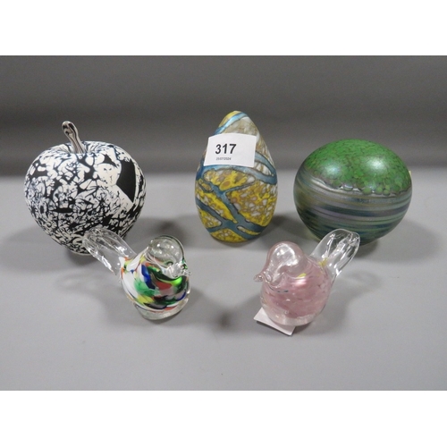 Five items of studio glass to include Okra paperweights