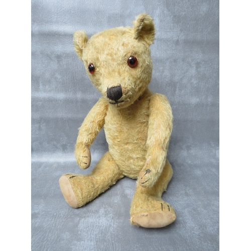 91 - A FAMILY OF THREE VINTAGE TEDDY BEARS, the tallest bear approx. H 54 cm, early 20th century straw fi... 