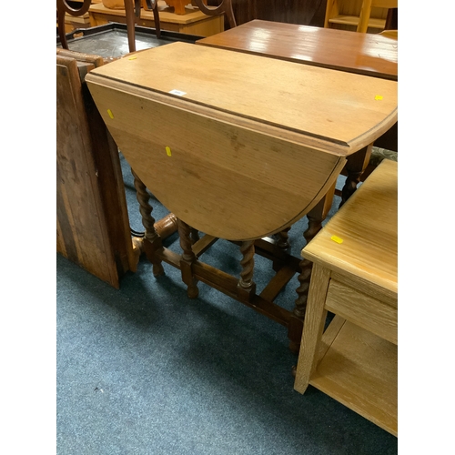 859 - An oak barleytwist drop leaf table