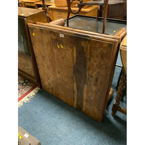 860 - A colonial banded hardwood coffee table