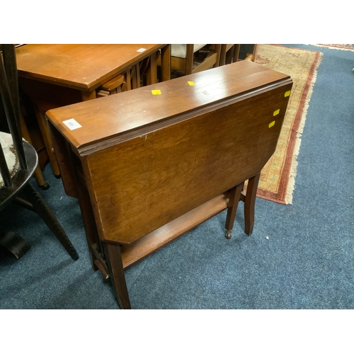 906 - An Edwardian mahogany Sutherland table and two modern Chinese woolen rugs