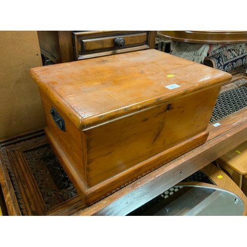 912 - A small antique pine blanket box with twin handles W 53.5 cm