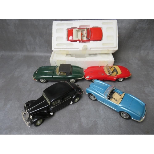 123 - A BOXED FRANKLIN MINT FORD THUNDERBIRD, together with four unboxed 1:18 cars to include Maitso Citro... 