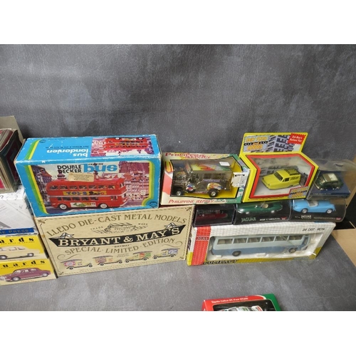 125 - A LARGE COLLECTION OF MIXED BOXED DIE CAST VEHICLES, to include ten Matchbox Models of Yesteryear, t... 