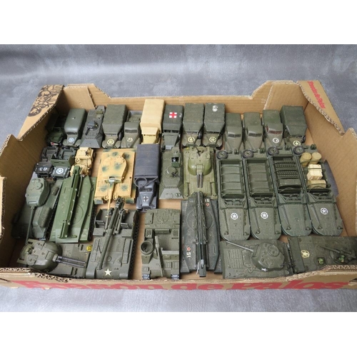 29 - A TRAY CONTAINING THIRTY TWO UNBOXED SOLIDO MILITARY VEICLES, to include tanks, jeeps, lorries, GMC ... 