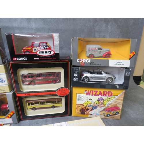 60 - MIXED BOX OF DIE CAST VEHICLES TO INCLUDE FOUR MATCHBOX DINKYS DY1, DY7, DY12 and DY33A, Corgi Mini ... 