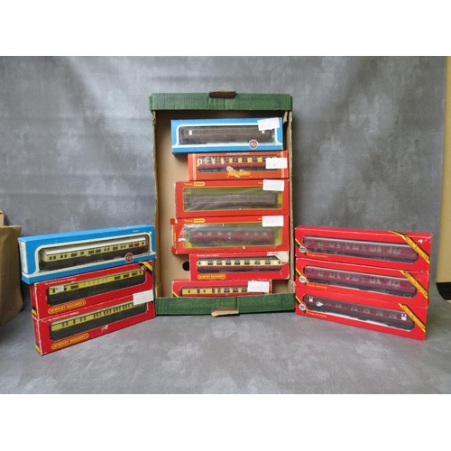 99 - TWELVE BOXED AIRFIX AND HORNBY 00 GAUGE TRAIN CARRAIGES