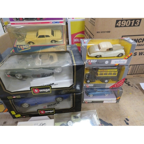 137 - TWO BOXED BURAGO 1:18 SCALE CARS, 1991 Bugatti and 1961 Jaguar, both boxes A/F, six boxed Corgi Clas... 