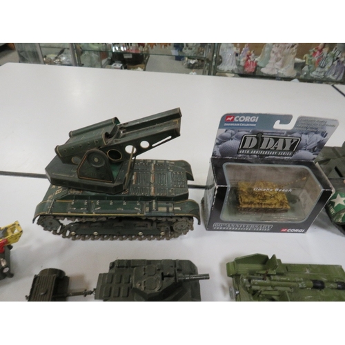 141 - A LARGE COLLECTION OF MIXED SCALE MILITARY VEHICLES, all unboxed, by Dinky, Matchbox etc., to includ... 