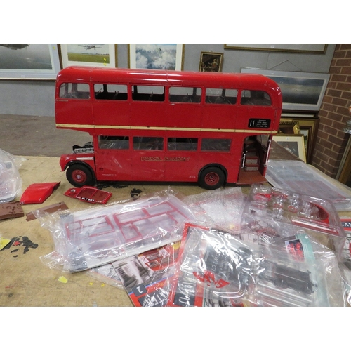 86 - A LARGE DIE CAST 1:12 SCALE HACHETTE BUILD ROUTEMASTER LONDON BUS A/F, with colleciton of various pa... 