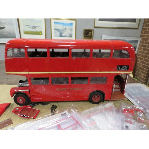 86 - A LARGE DIE CAST 1:12 SCALE HACHETTE BUILD ROUTEMASTER LONDON BUS A/F, with colleciton of various pa... 