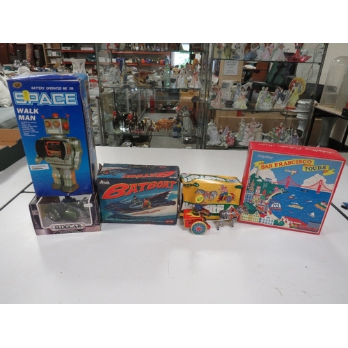 151 - A SELECTION OF TOYS TO INCLUDE VINTAGE POLAR LIGHTS 1:25 SCALE BATBOAT, Homme Marchantde Space Walk ... 