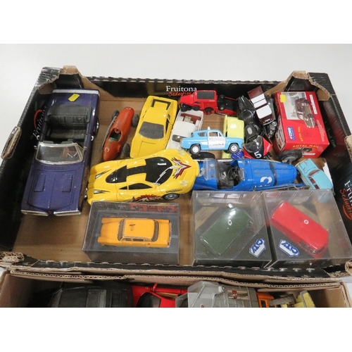 152 - TWO TRAYS OF MAINLY UNBOXED DIE CAST VEHICLES, to include 1:18, 1:24 scales and smaller