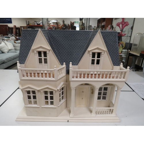 154 - A LARGE MODERN DOLLS HOUSE, approx. W 70 cm, D 44 cm and H 60 cm, together with a large quantity of ... 