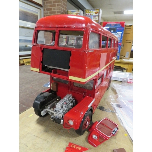 86 - A LARGE DIE CAST 1:12 SCALE HACHETTE BUILD ROUTEMASTER LONDON BUS A/F, with colleciton of various pa... 