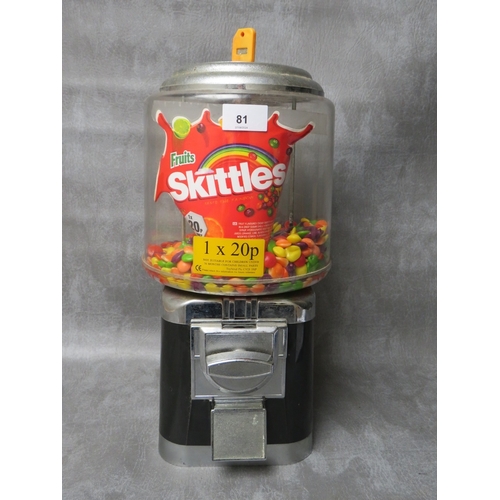 81 - A VINTAGE STYLE METAL AND PLASTIC GUMBALL MACHINE, (currently containing Skittles), complete with ke... 