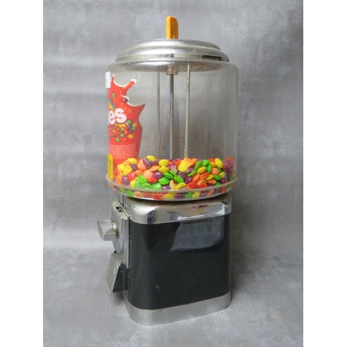 81 - A VINTAGE STYLE METAL AND PLASTIC GUMBALL MACHINE, (currently containing Skittles), complete with ke... 