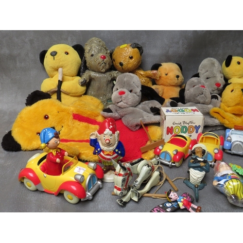 95 - A COLLECTION OF SOOTY AND SWEEP HAND PUPPETS ETC., together with Muffin the Mule Pelham Puppet and a... 