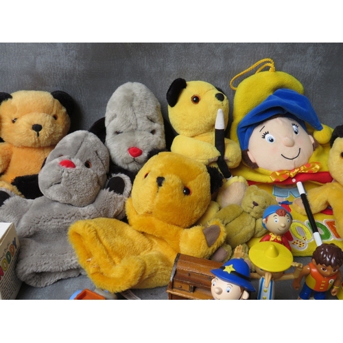 95 - A COLLECTION OF SOOTY AND SWEEP HAND PUPPETS ETC., together with Muffin the Mule Pelham Puppet and a... 