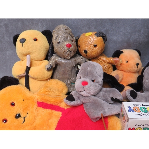 95 - A COLLECTION OF SOOTY AND SWEEP HAND PUPPETS ETC., together with Muffin the Mule Pelham Puppet and a... 