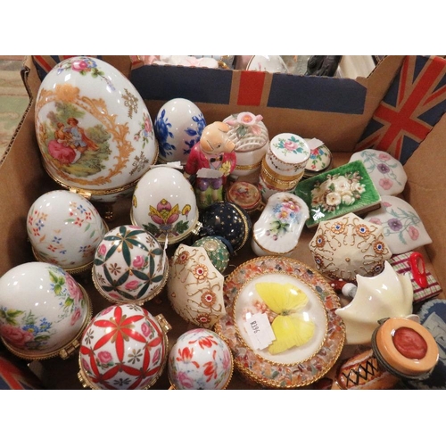 255 - A tray of assorted ceramics to include Leonardo egg novelty trinket boxes