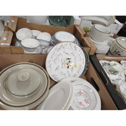 275 - Three trays of assorted ceramics to include Royal Doulton Lorraine dinner ware