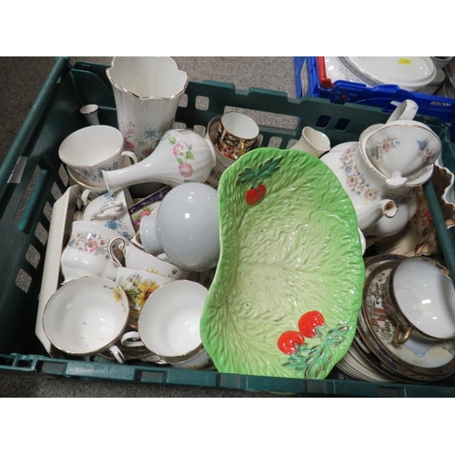 283 - A tray of Royal Doulton York tea and dinner ware together with a tray of assorted ceramics (2)