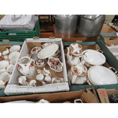 294 - Four trays of Royal Albert Old Country Roses tea and dinner ware