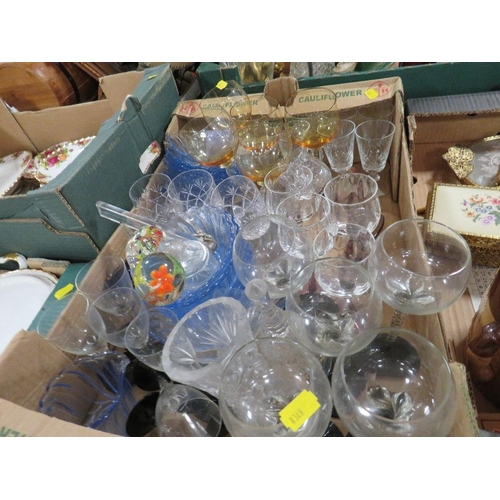 295 - A tray of assorted glassware