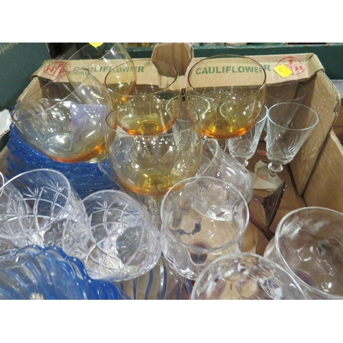 295 - A tray of assorted glassware