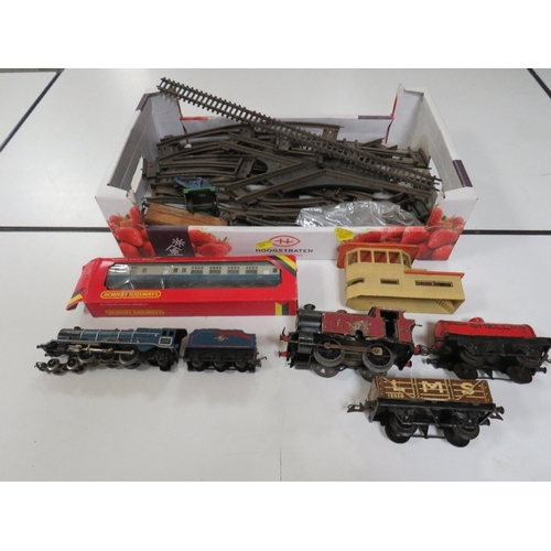 143 - AN UNBOXED 00 GAUGE LADY OF THE LAKE TRIANG STEAM LOCOMOTIVE & TENDER 4-6-2, boxed Hornby 00 gauge c... 