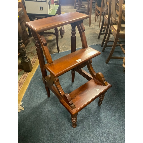 760 - A set of reproduction mahogany library steps