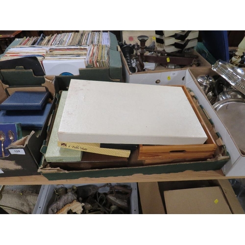 124 - Three trays of silver plated ware to include a boxed canteen of cutlery, cased sets of flatware etc