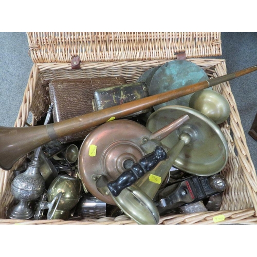 157 - A picnic basket and metal ware, to include a copper kettle and hunting horn