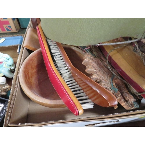 164 - A tray of treen etc to include a novelty wooden lamp in the form of a yacht