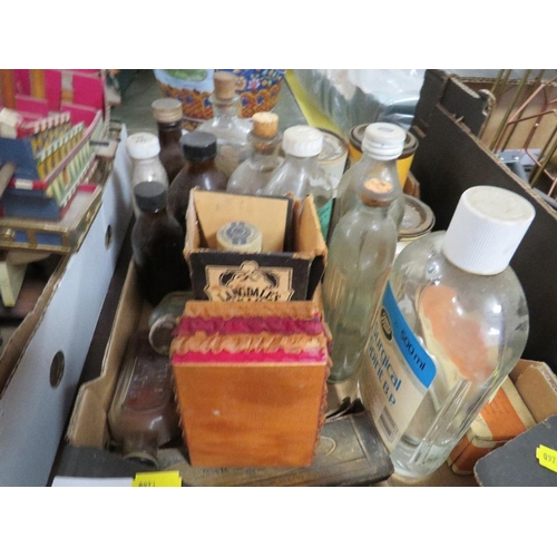 165 - A small tray of vintage pharmaceutical items to include vintage bottles