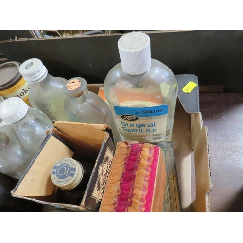 165 - A small tray of vintage pharmaceutical items to include vintage bottles