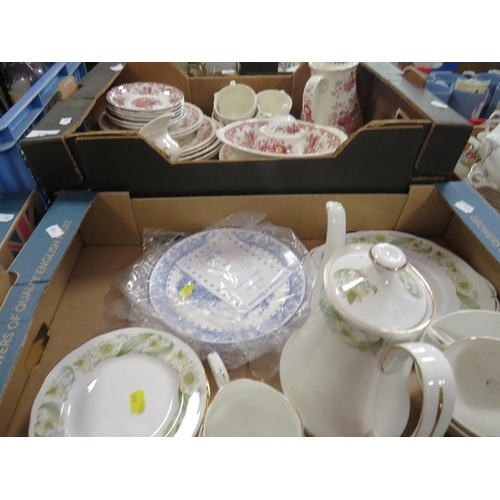 170 - Two trays of ceramics tea/dinner ware to include Royal Tudor 