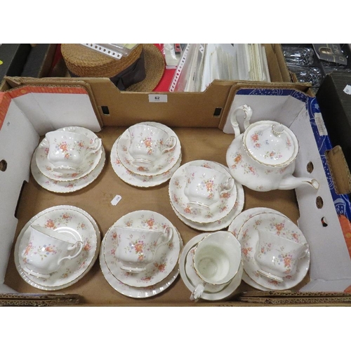 62 - A Royal Albert 'Peach Rose' 21pc tea set