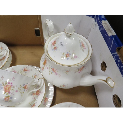 62 - A Royal Albert 'Peach Rose' 21pc tea set