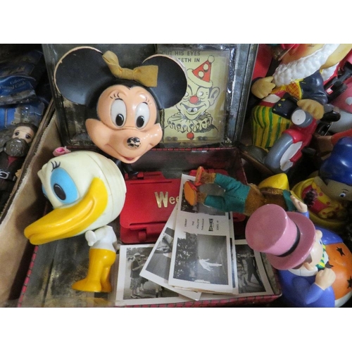 80 - Two trays of assorted vintage toys to include Snoopy, Noddy, Disney, Simon Says, 8MM films, Harry Po... 