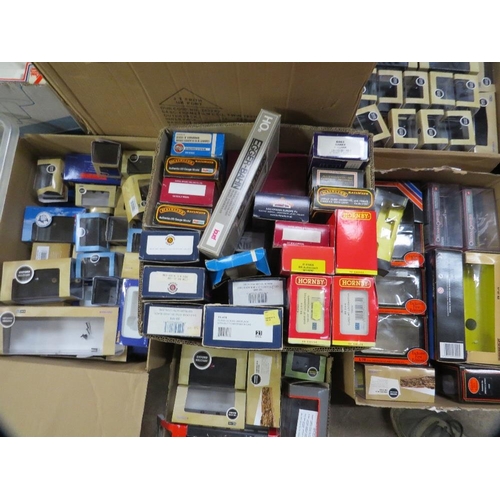 624 - A large selection of model cars / trains display point of sale boxes