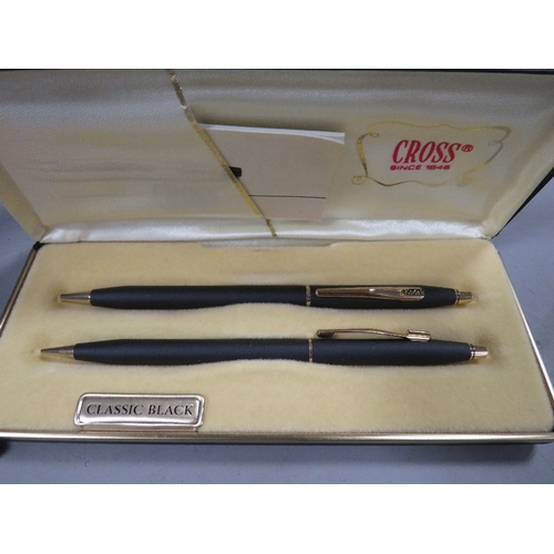 521 - A selection of collectable pens to include Parker