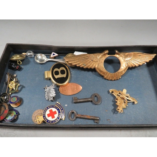 531 - A Bentley car badge and a quantity of collectables