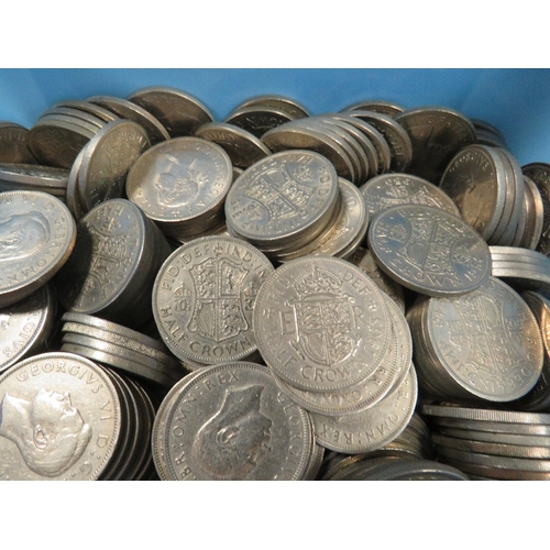 533 - A box of vintage coins