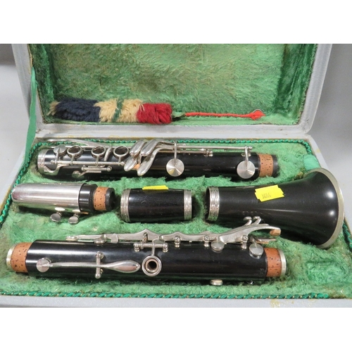 548 - A cased vintage Corton clarinet