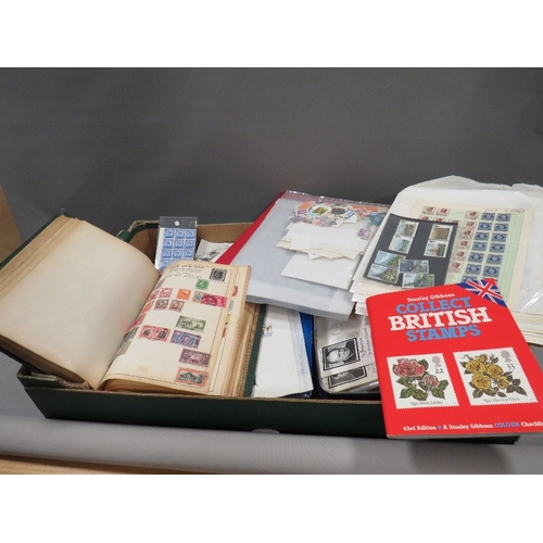 550 - A tray of assorted British and world stamps