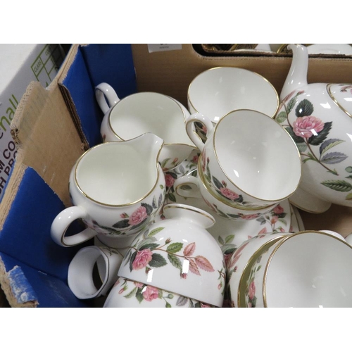 58 - A tray of Wedgwood Hathaway rose tea/dinner ware