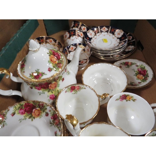 109 - A tray of assorted tea ware to include Royal Albert old country roses